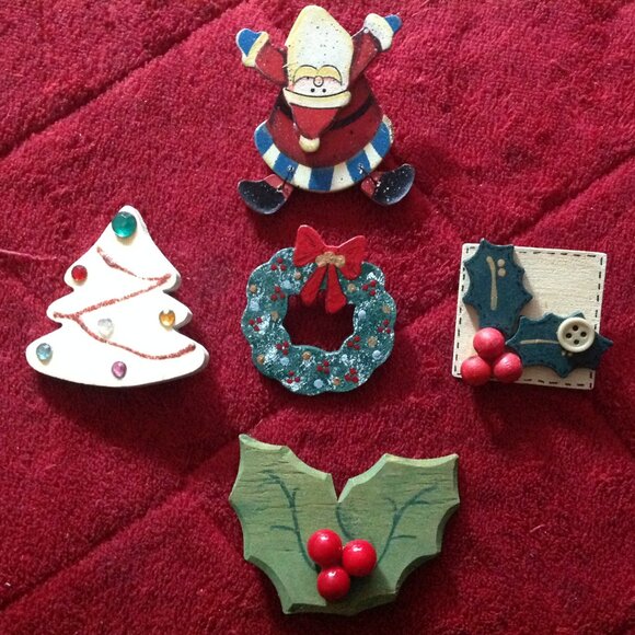 Lot of Vintage Wooden Christmas Pins - Picture 1 of 4